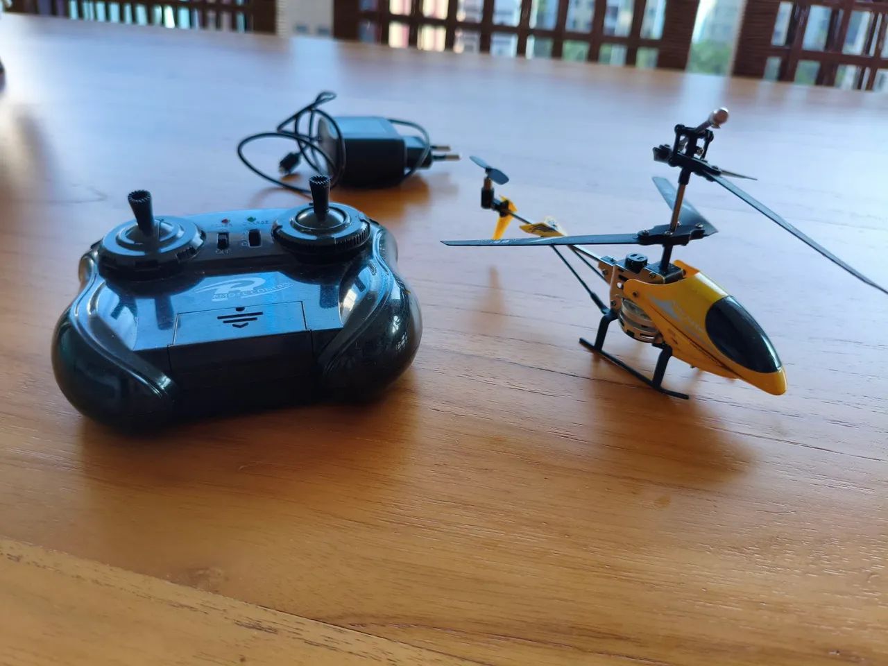 Helicóptero de brinquedo para decoração  - Foto 2