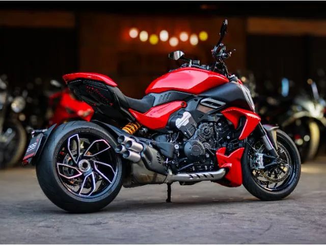 DUCATI DIAVEL V4 - Foto 3