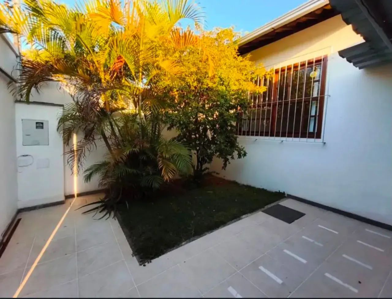 Casa Linear com 3 quartos sendo 1 suíte 2 banheiros 2 vagas - Foto 3