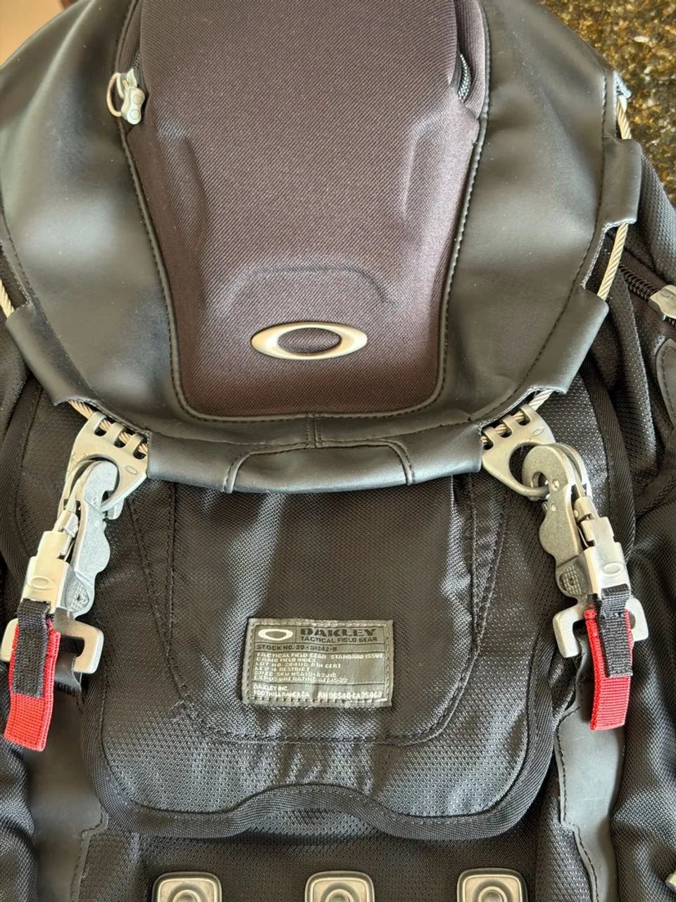 Mochila Oakley Kitchen Sink Black Red - Foto 3
