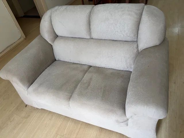 Sofá dois e três lugares na cor cinza