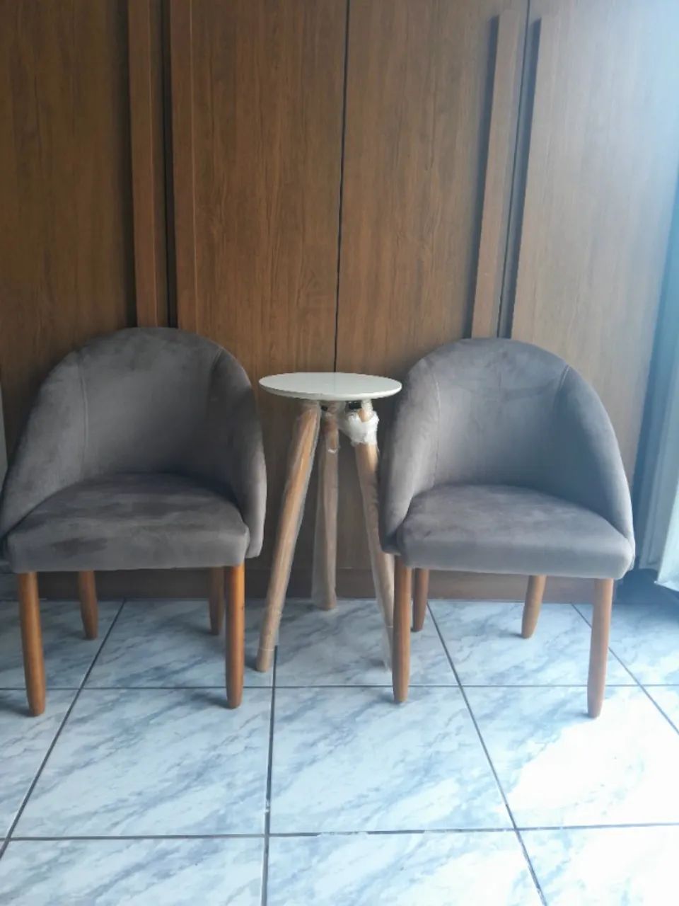 KIT POLTRONAS COM MESA PÉ PALITO - Foto 2