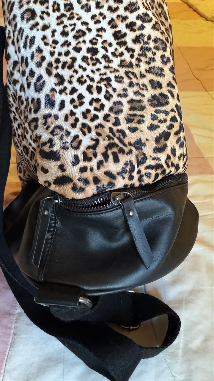mochila couro oncinha John John - Foto 4