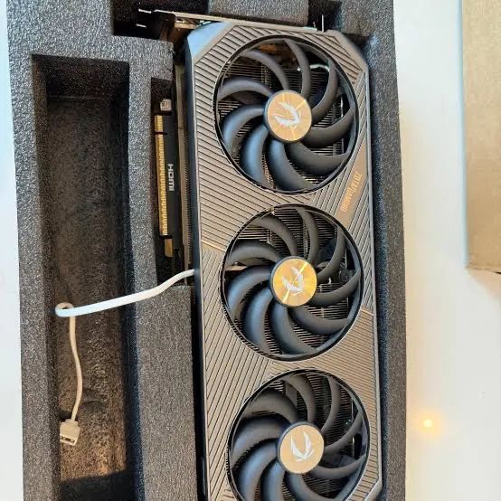 ZOTAC GEFORCE RTX 5090 SOLID OC 32GB  - Foto 2