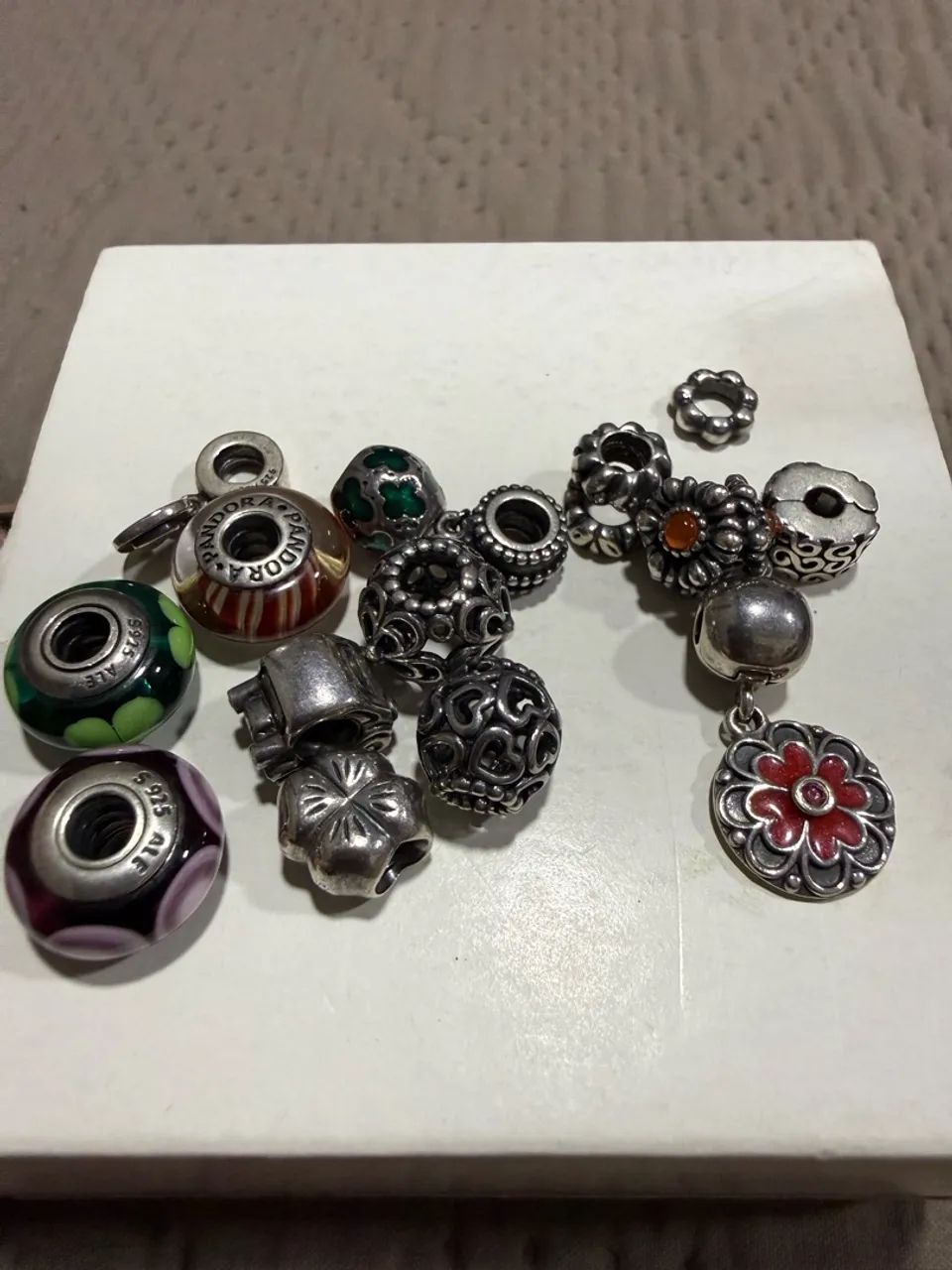 Pulseira Pandora original com 16 berloques  - Foto 2