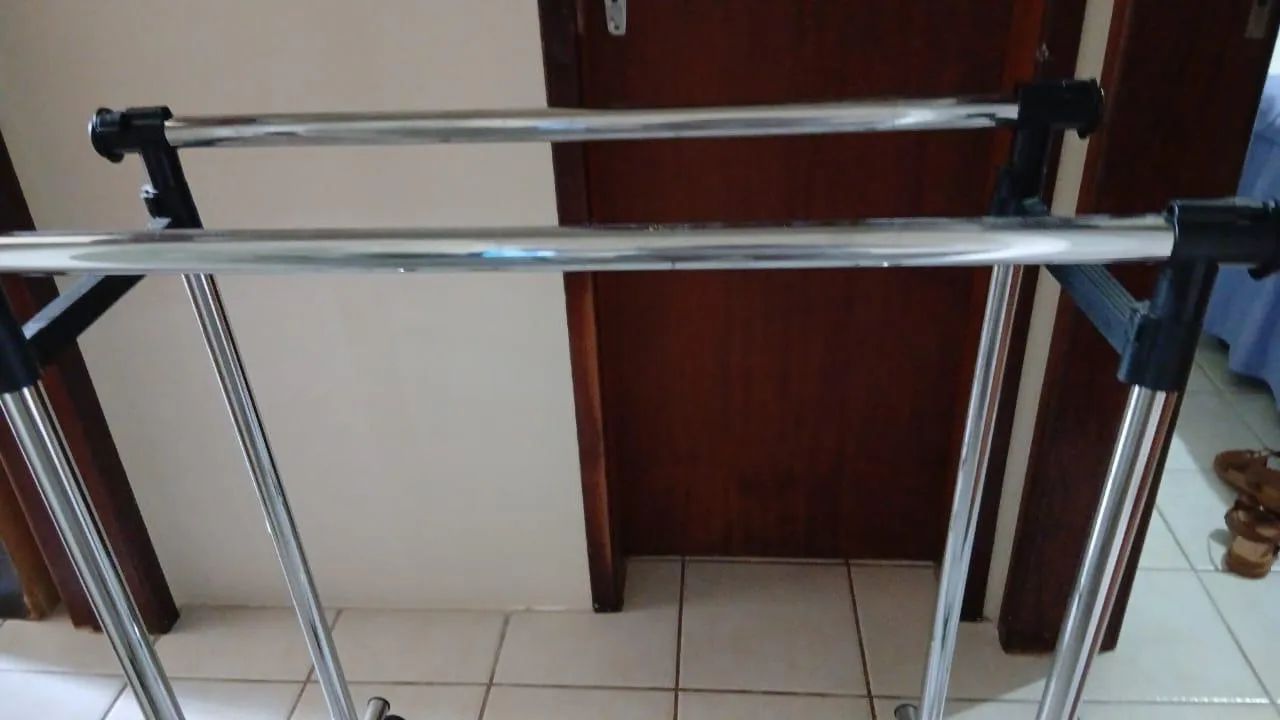 2 ARARAS DE ALUMÍNIO COM GAVETAS ? EXTENSÍVEIS - Foto 3