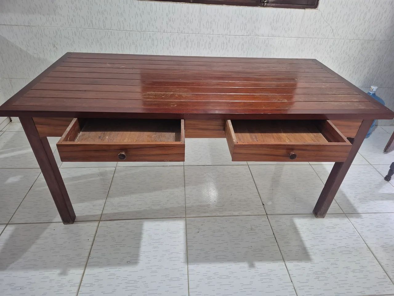 MESA DE JANTAR COM 6 CADEIRAS - MADEIRA MACIÇA - Foto 5