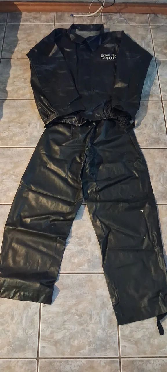 Conjunto impermeável : 02 casacos e uma calça.  - Foto 2