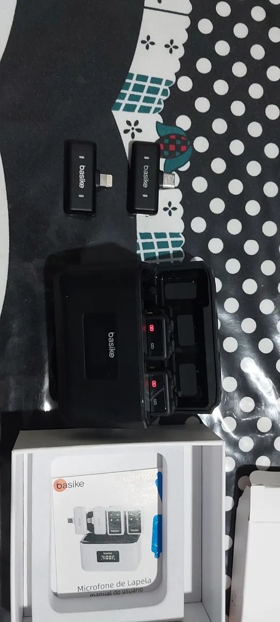 Microfone de Lapela Sem Fio Basike (Duplo) c/ Estojo e Display - Completo na Caixa! - Foto 5
