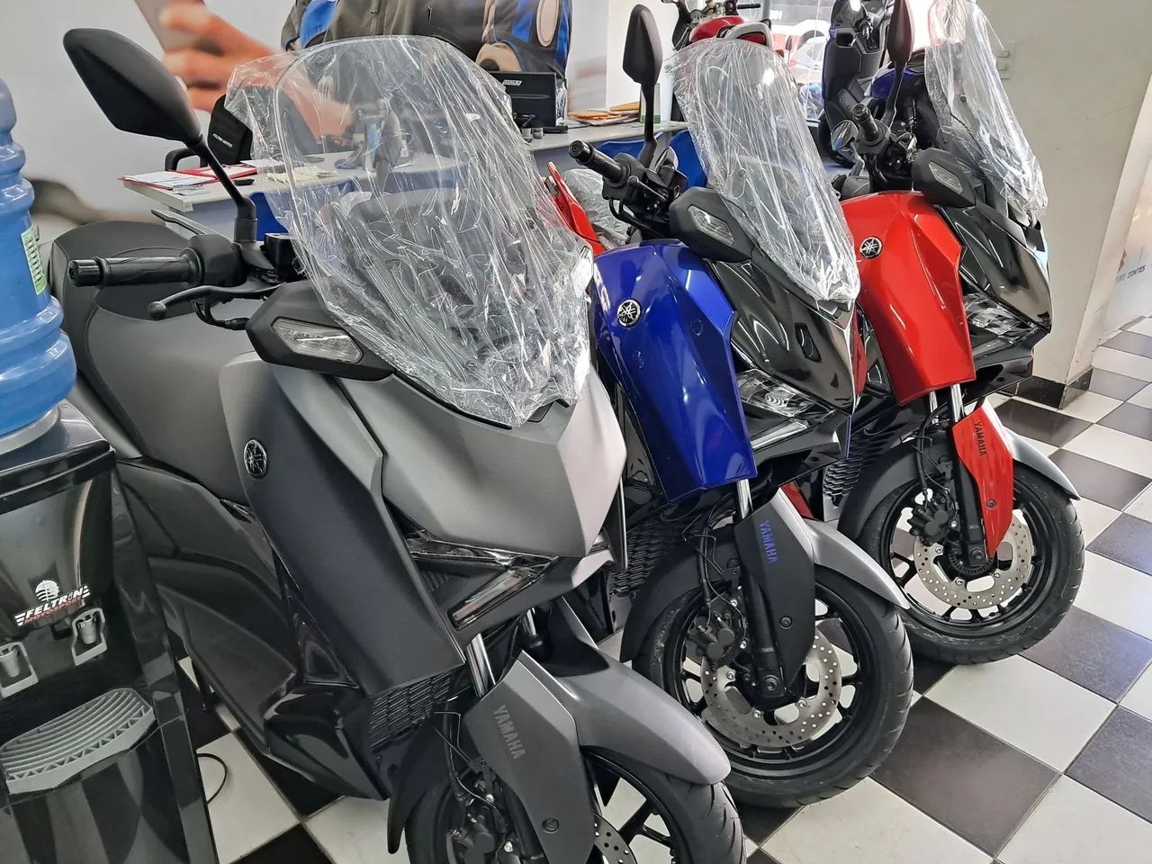 YAMAHA XMAX 300 - Foto 2