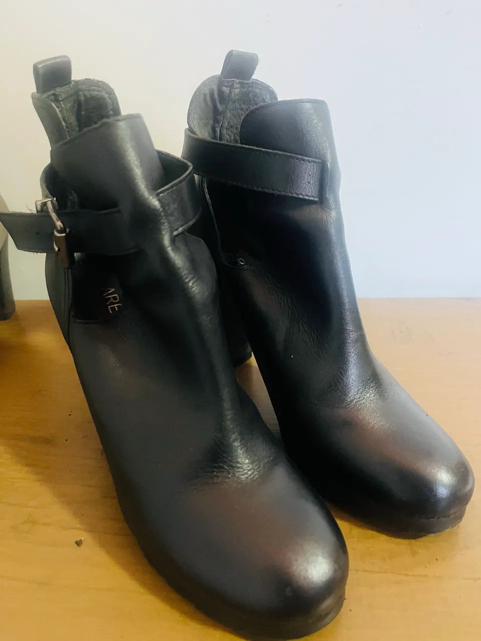 Bota couro arezzo 35/36 - Foto 2