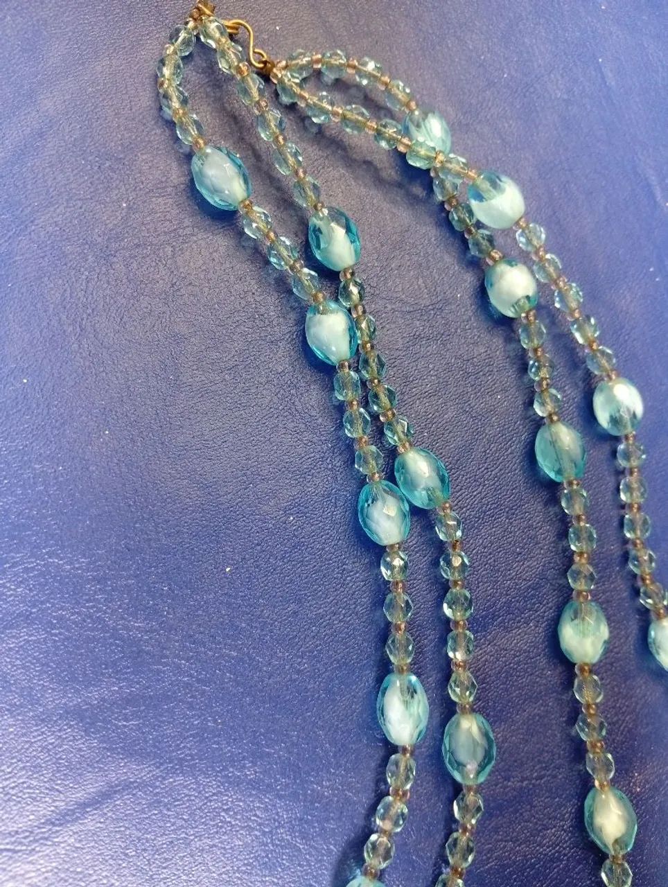 Vendo colar de contas azul de tamanho variados  - Foto 2