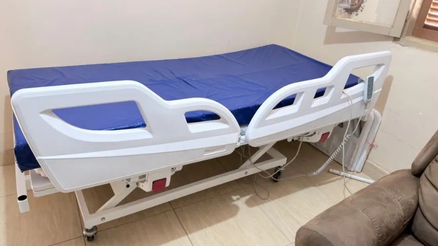 Cama Elétrica Hospitalar e Cadeira de Rodas - Foto 3
