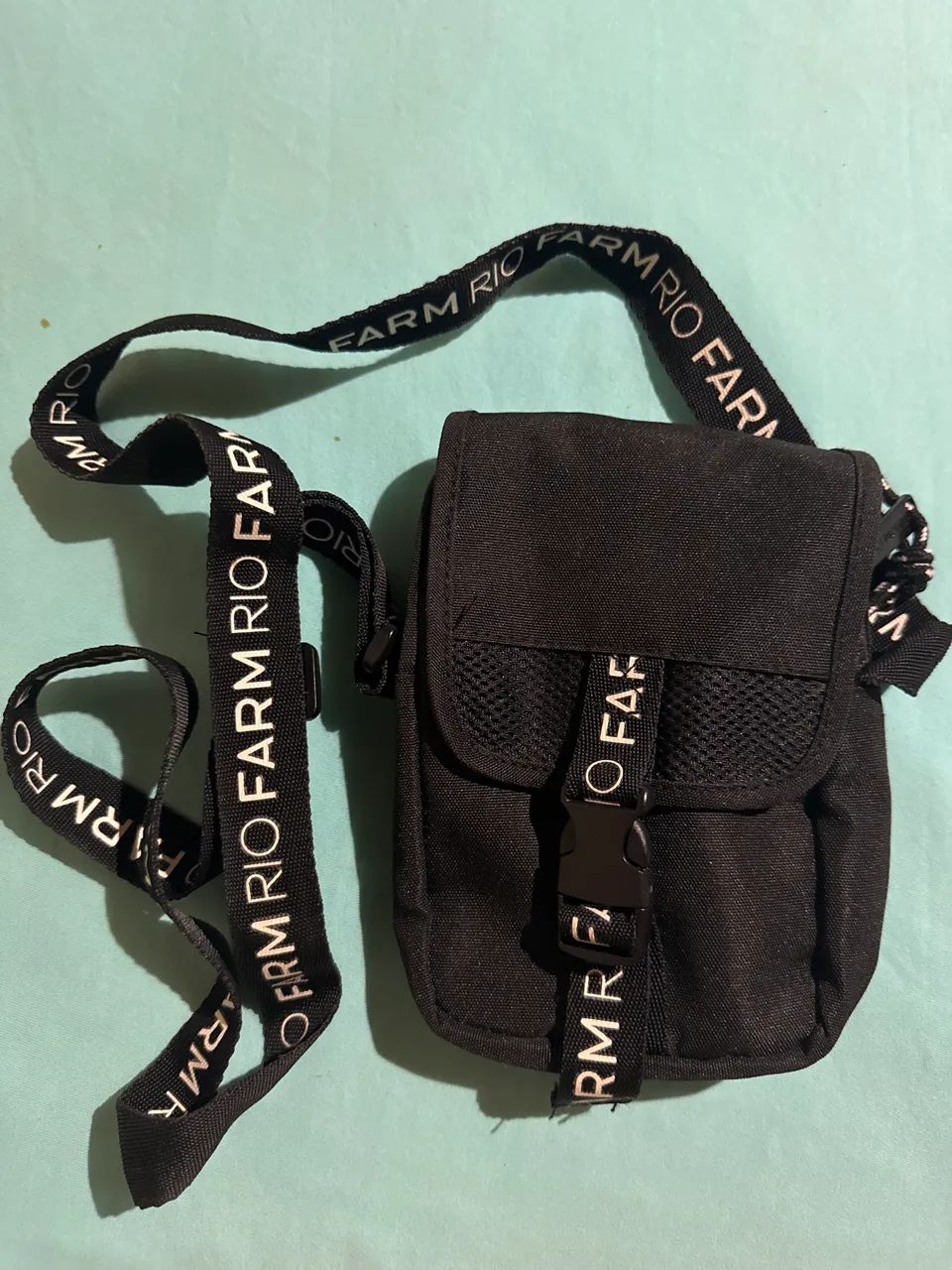 Bolsa crossbody da farm preta 