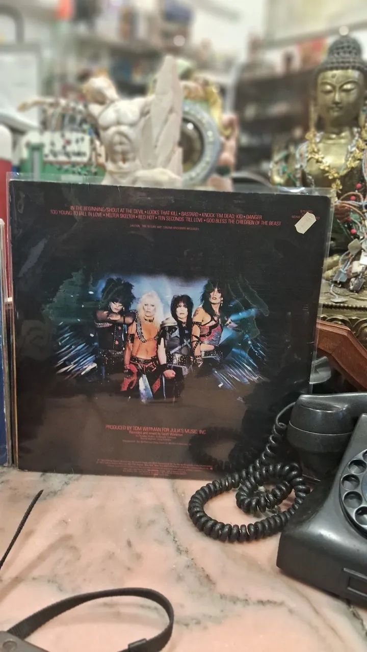 disco de vinil do álbum Shout at the Devil da banda Mötley Crüe - Foto 2