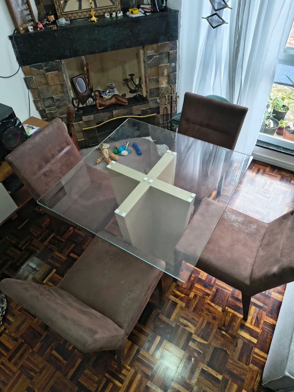 Mesa vidro com 4 cadeiras madeira  - Foto 3
