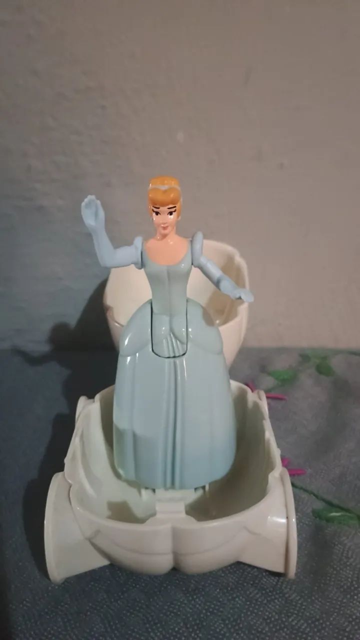 Boneca Princesa Cinderela com Carruagem Disney McDonald's antigo - Foto 4