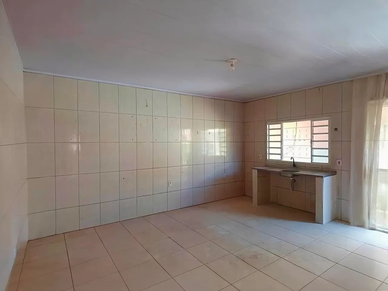 VENDO CASA COM 3 QUARTOS - Foto 4