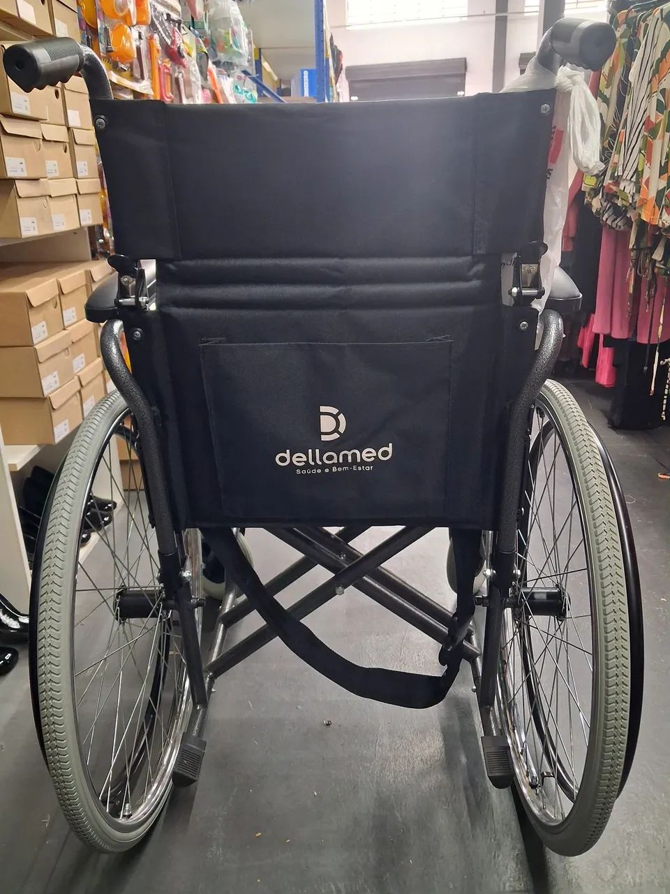 Cadeira de Rodas + Cadeira para Banho - Seminovo - Foto 3