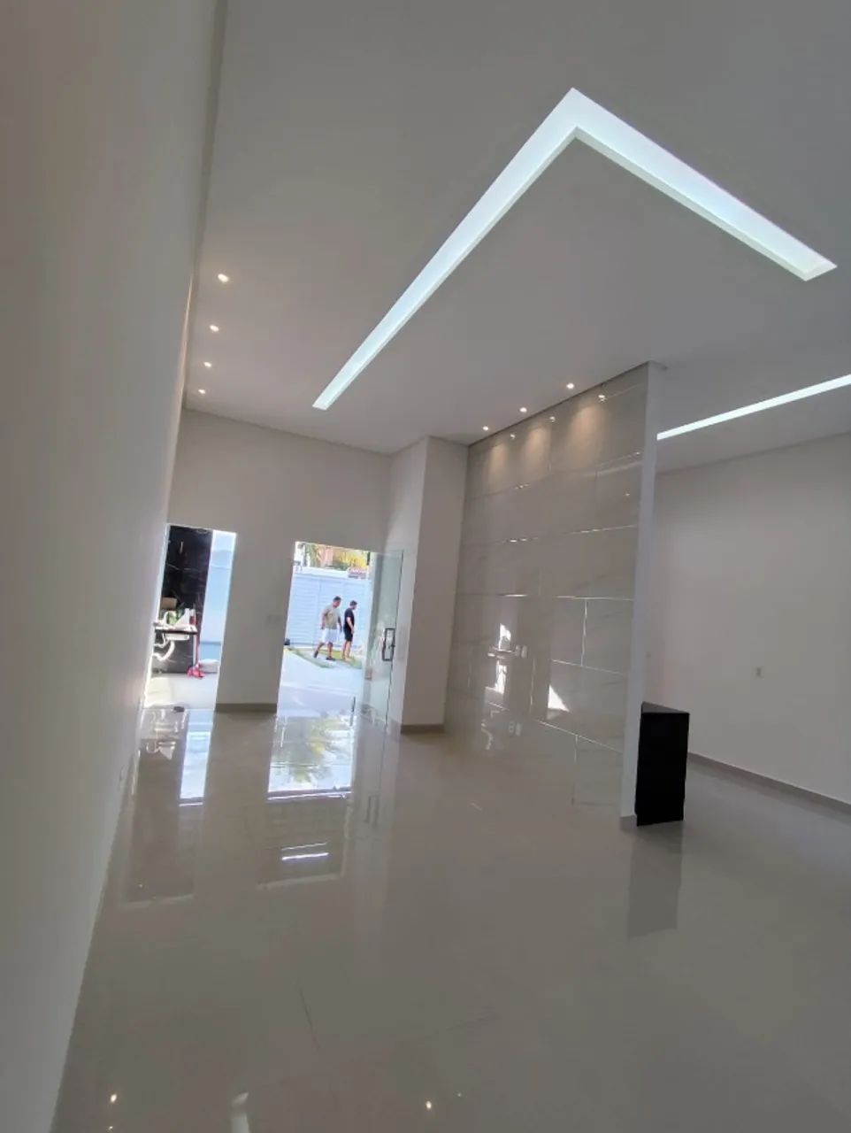 CASA DE ALTO PADRÃO COM PISCINA E HIDROMASSAGEM | PRONTA PARA MORAR | 3 QUARTOS - Foto 2