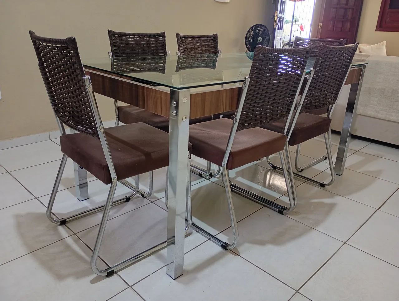 Mesa de 6 Cadeiras Tampa de Vidro 