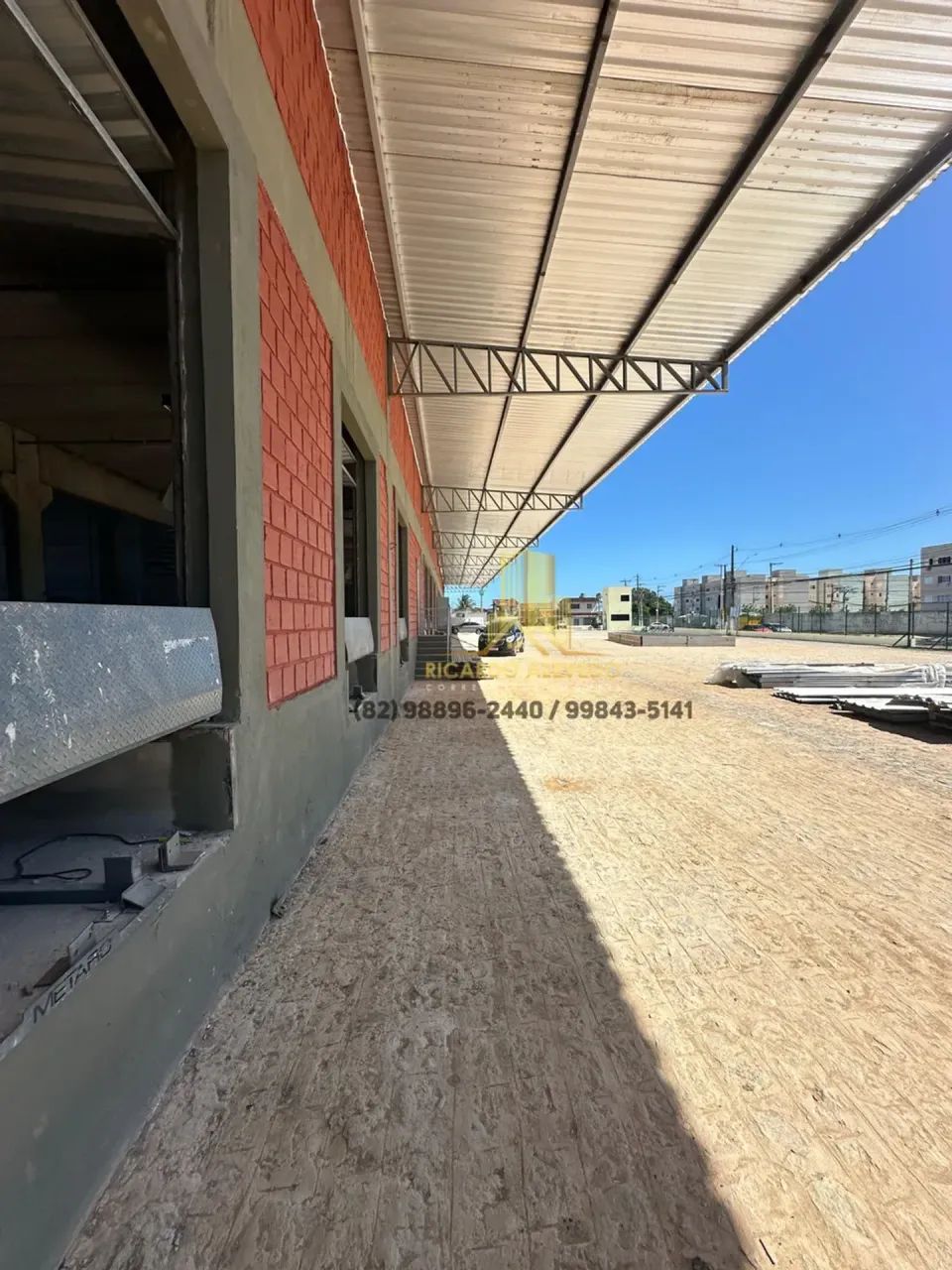 Galpão com 4.350m², 09 Docas com plataformas, 03 Mezaninos e 08 banheiros - Foto 5