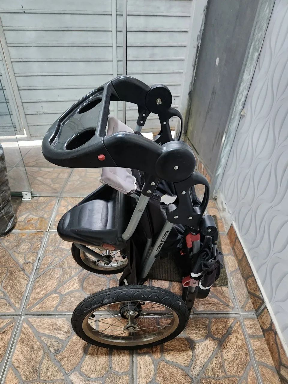 Carrinho de bebê semi novo - Foto 4