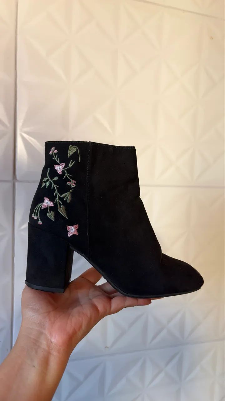 Bota de camurça com salto comprada na Espanha 