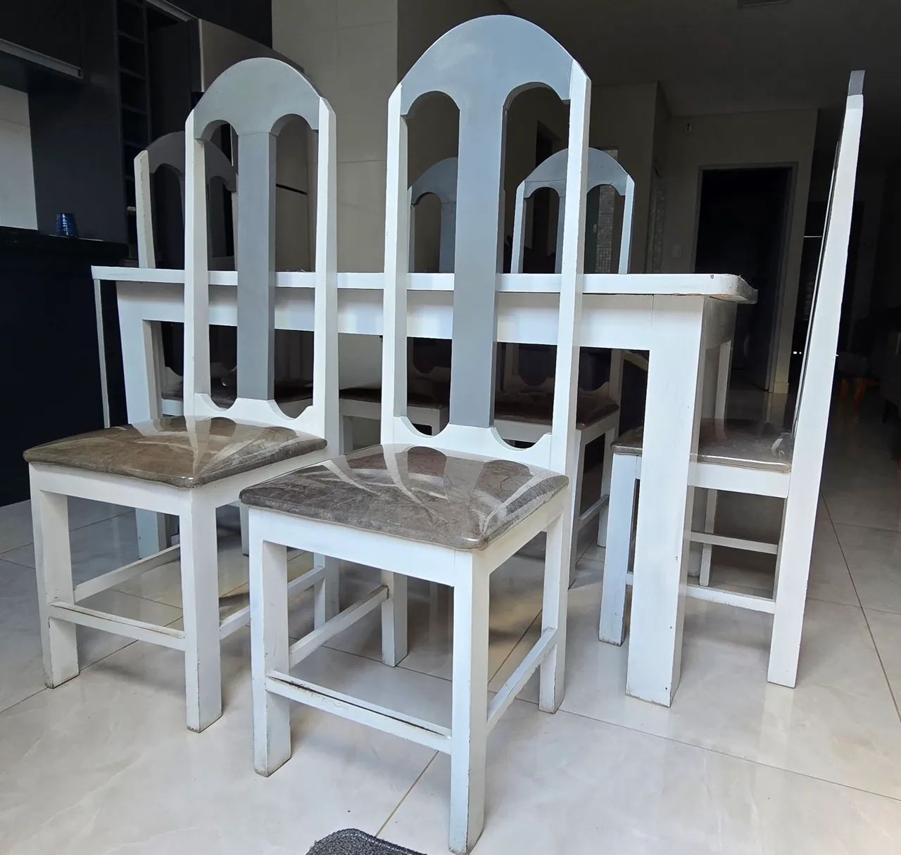 Mesa de jantar com 6 cadeiras 