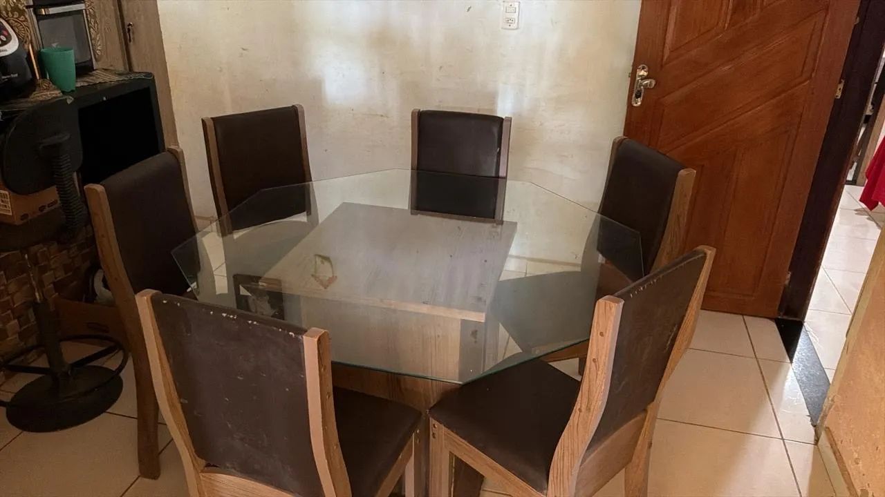 Mesa de Vidro com 6 cadeiras  - Foto 2