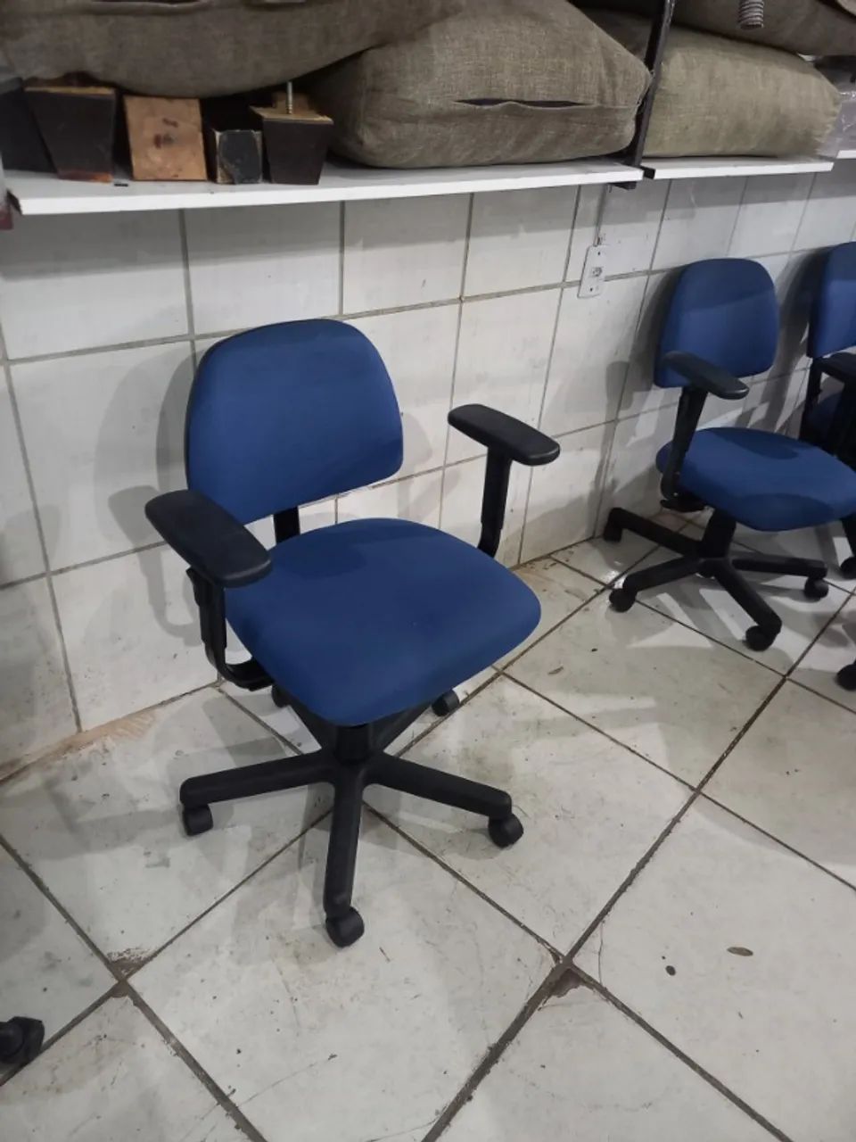 (Cód 078) Cadeira de Escritório em excelente estado - Foto 2