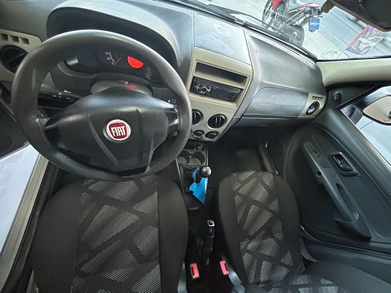 Fiat Palio Celebration 1.0 Fire Flex 8V 4P 2014 - Foto 4