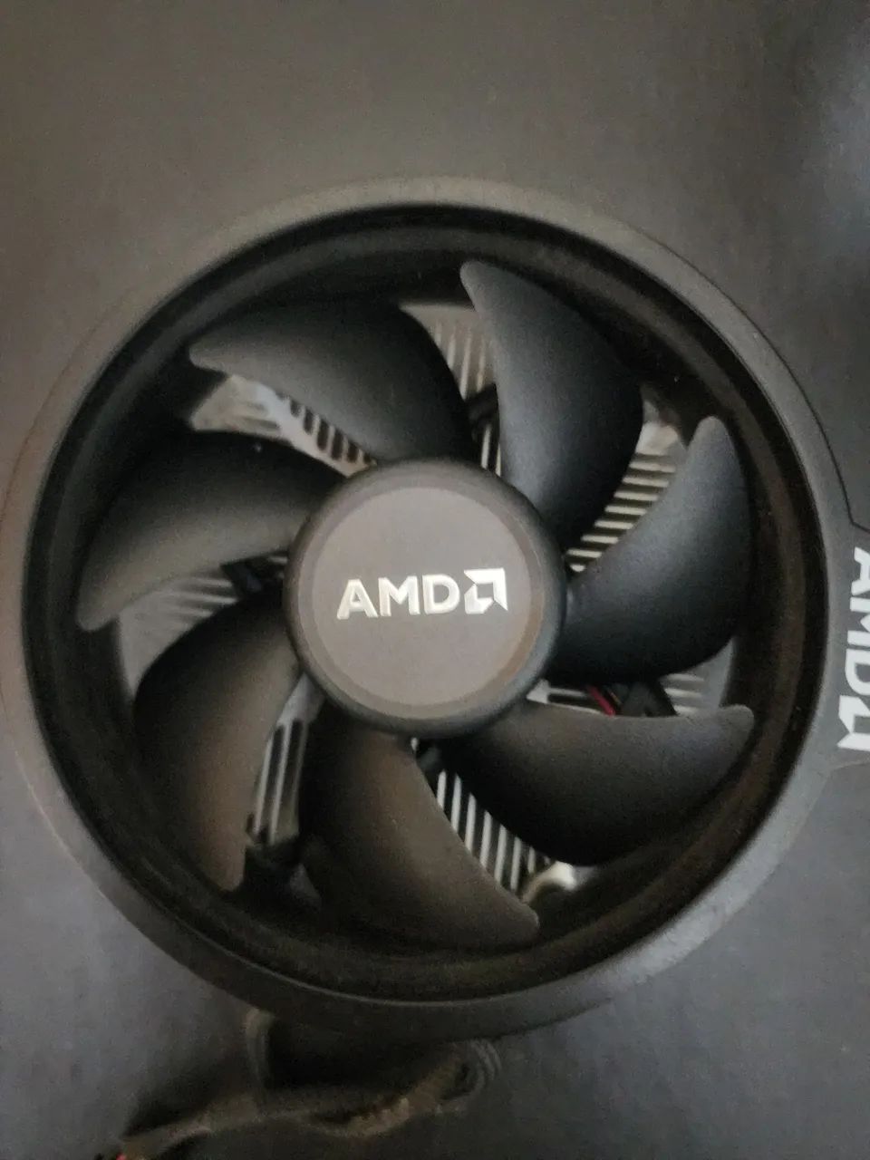 AMD RYZEN 3 2200G + Cooler original - Foto 3