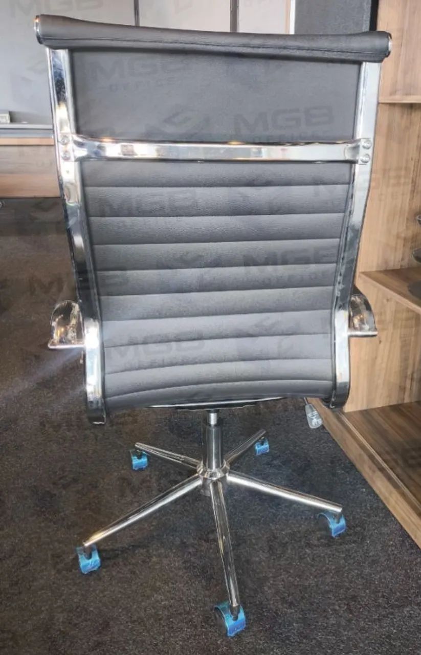 Cadeira de Presidente Esteirinha Acabamento Cromado ENTREGAMOS DF E ENTORNO - Foto 3