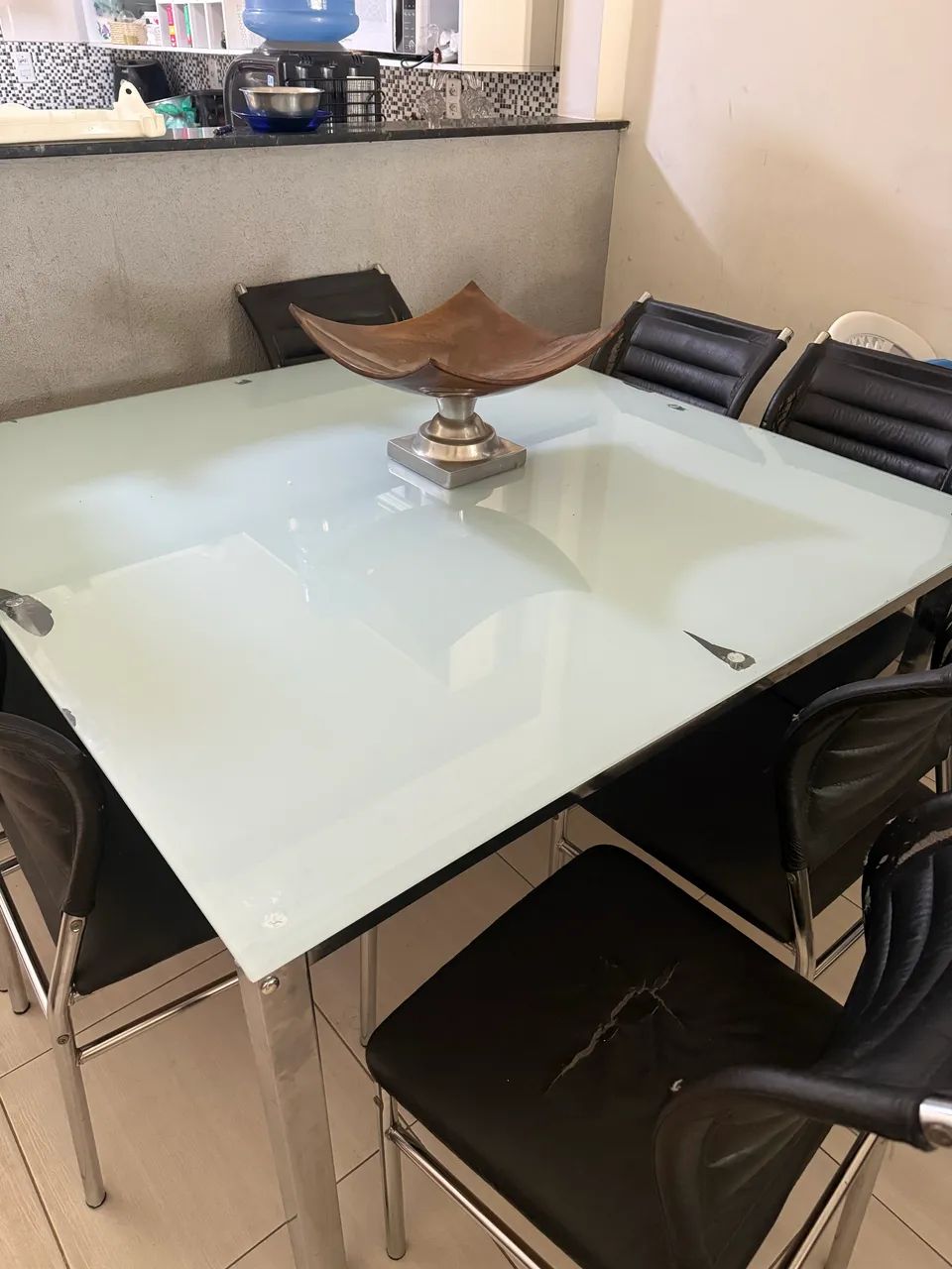 Mesa de jantar com tampo de vidro + 8 cadeiras