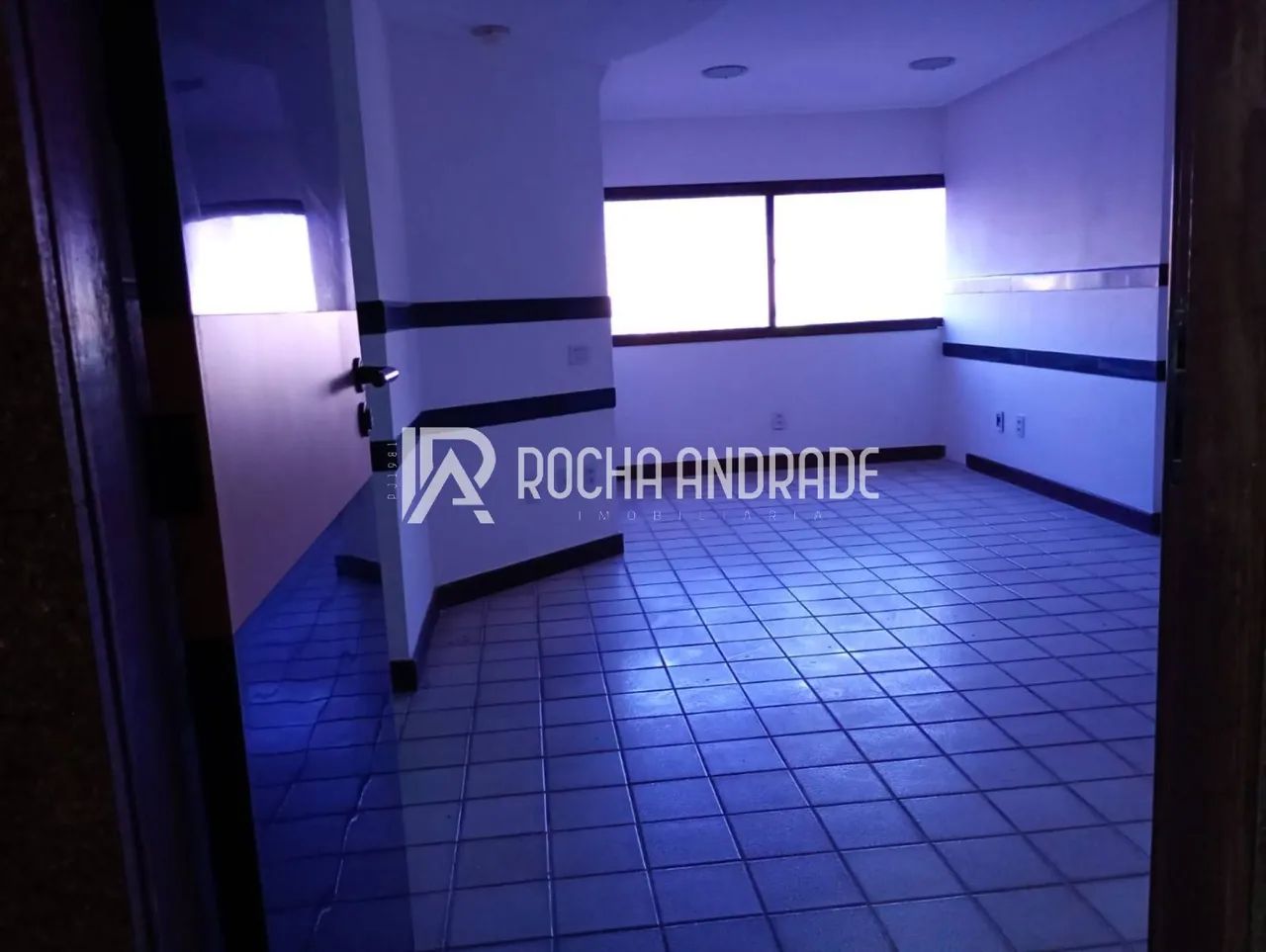 Sala Comercial Vender AV. ACM em Salvador - Foto 4
