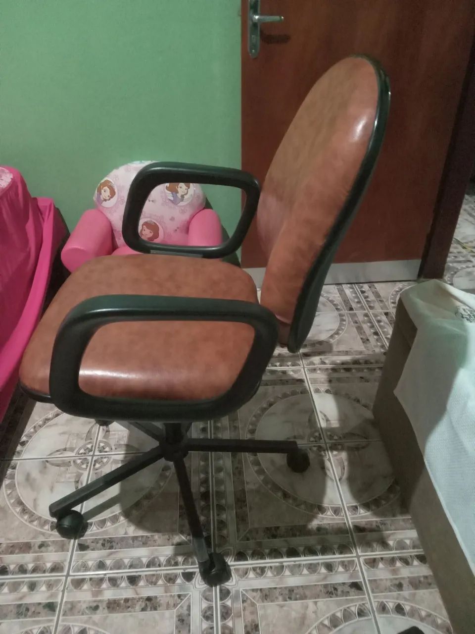 Cadeira  giratória  em anapolis  - Foto 4