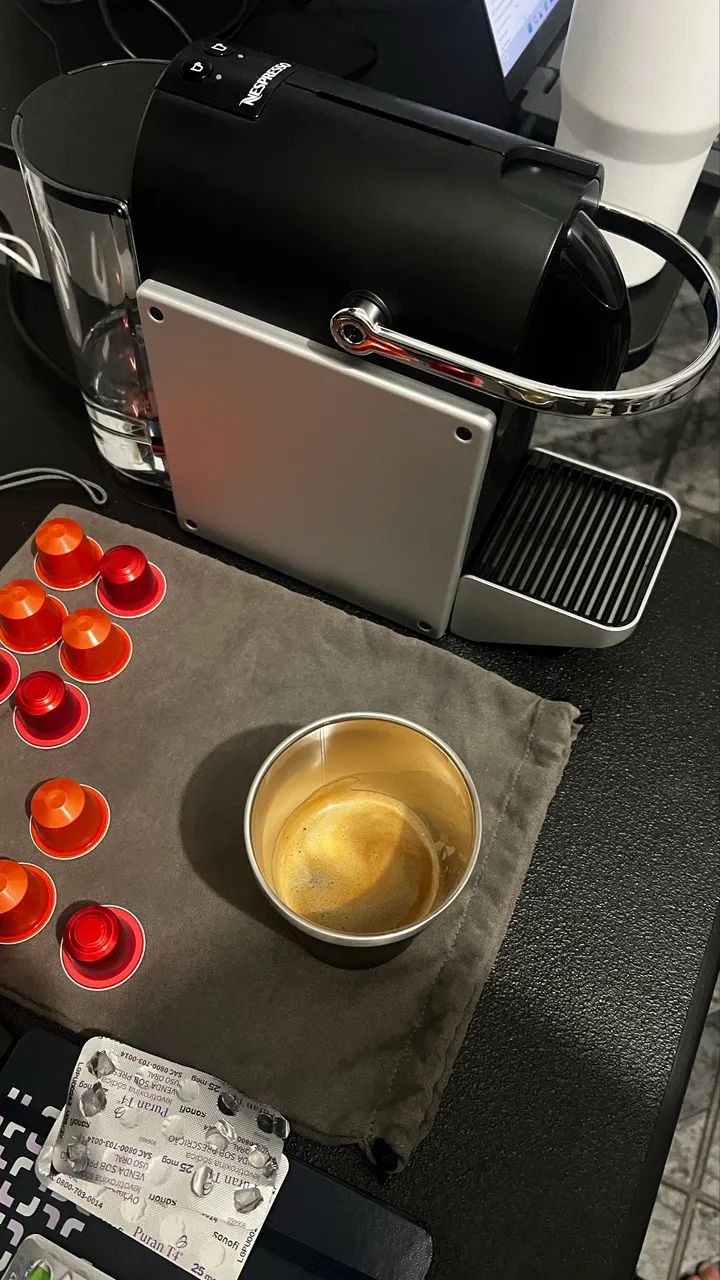 Cafeteira Nespresso Pixie Redesign Titânio - Foto 3