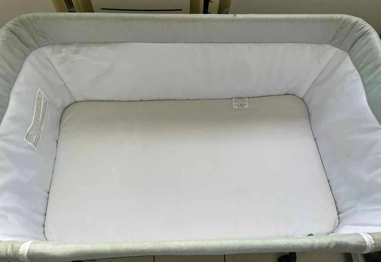Berço Cosco que acopla na cama 