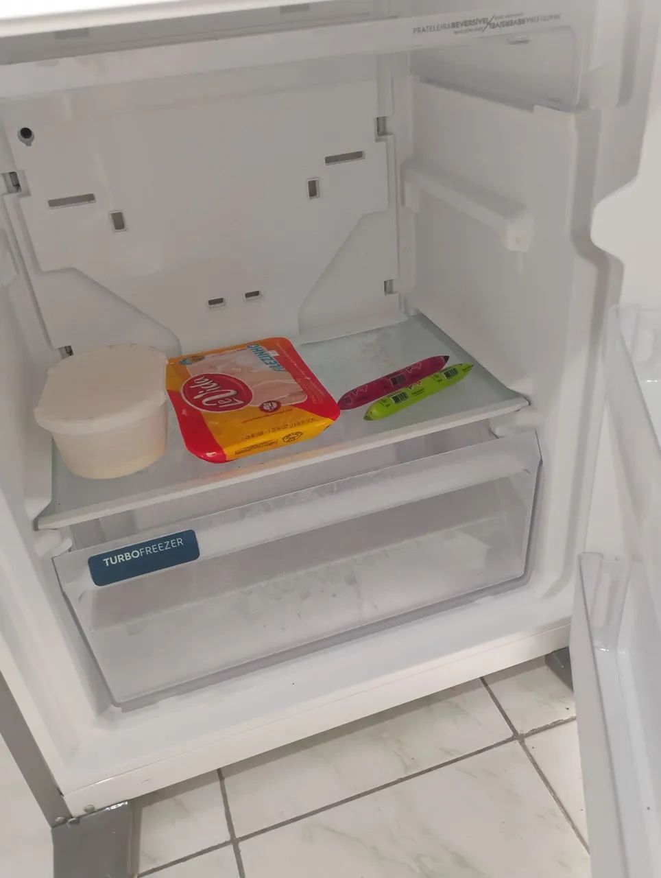 boa tarde estou vendendo uma geladeira Eletrolux e uma TV 55 polegadas Samsung Galaxy  - Foto 3