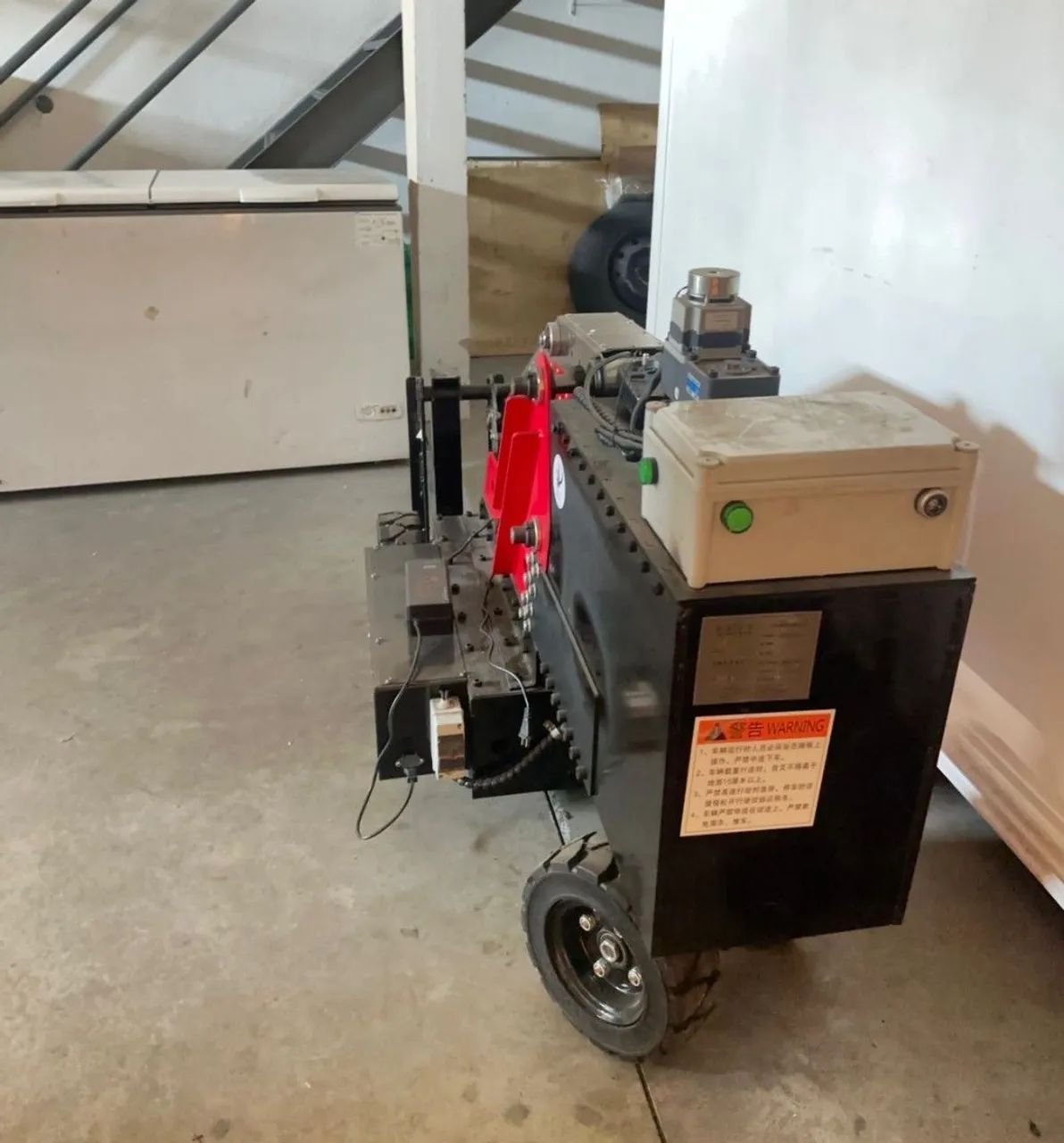 EMPILHADEIRA ELÉTRICA COM CONTROLE REMOTO 650KG - Foto 3