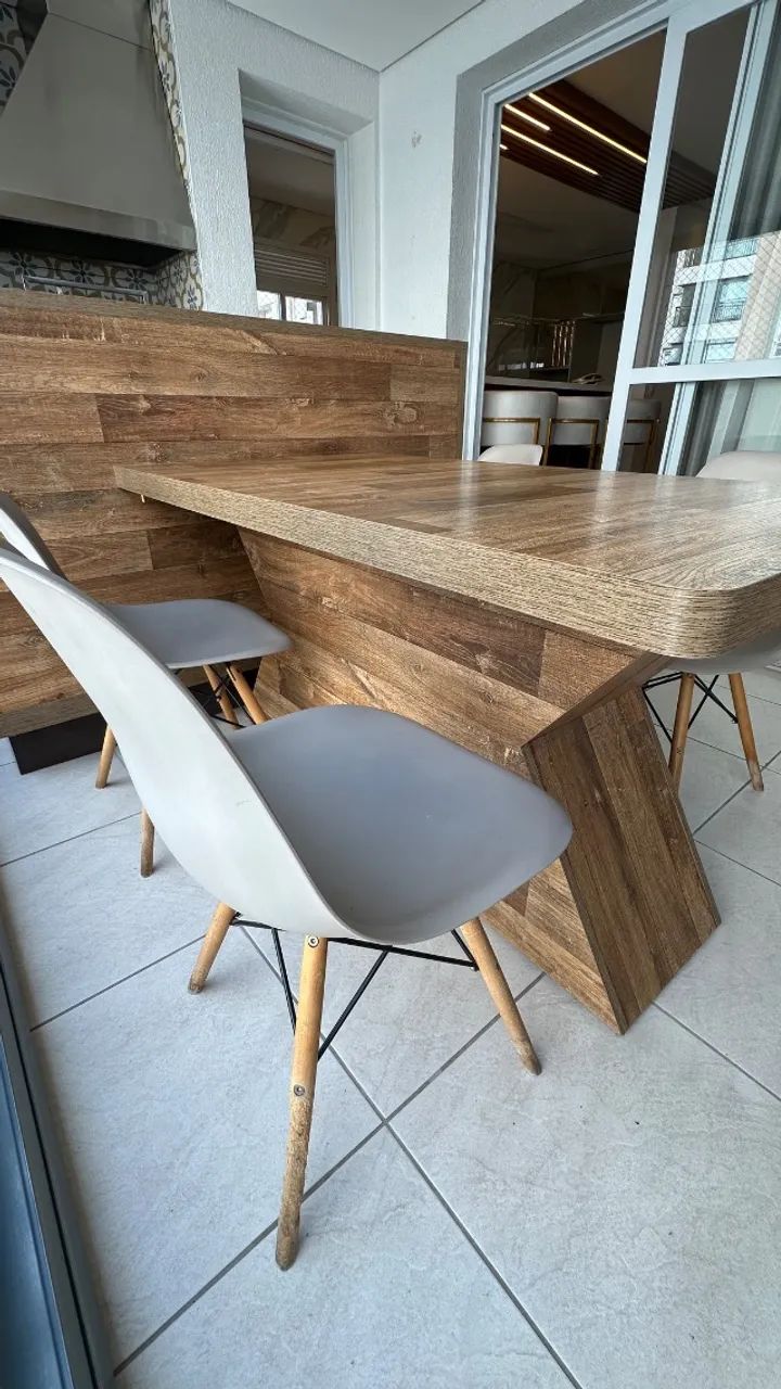 Mesa de jantar em madeira com 4 cadeiras - Foto 3