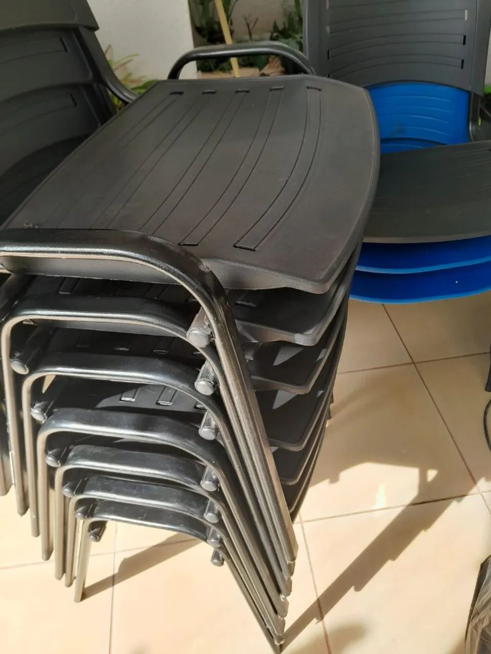 Vendo cadeiras ISO empilhável 