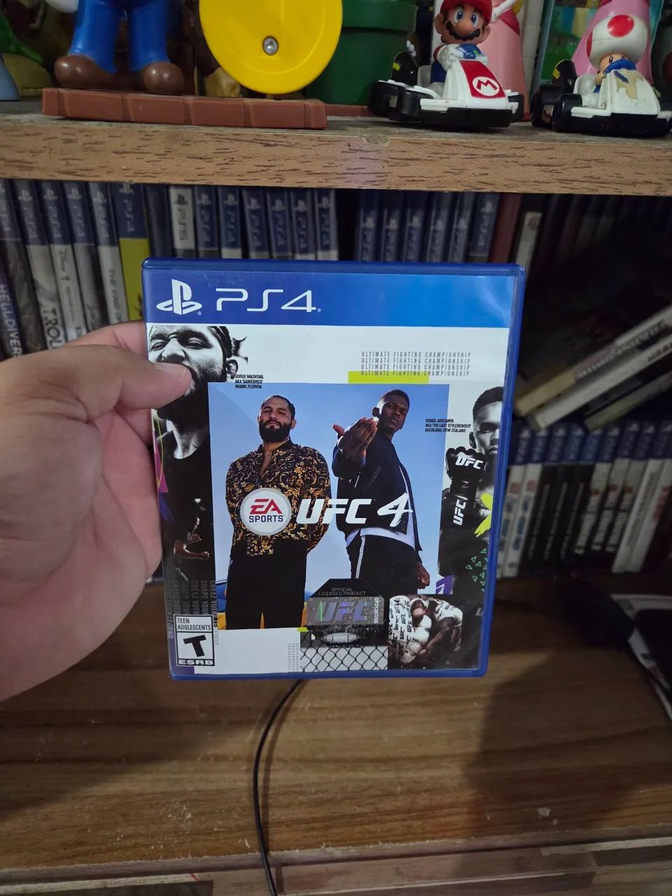 Vendo UFC 4 de PS4 em perfeito estado de conservação. 