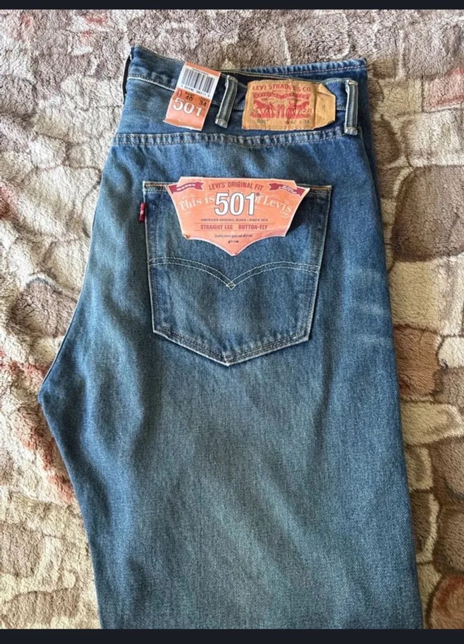 VENDO CALÇA JEANS LEVIS 501NOVA SEM USO - Foto 3
