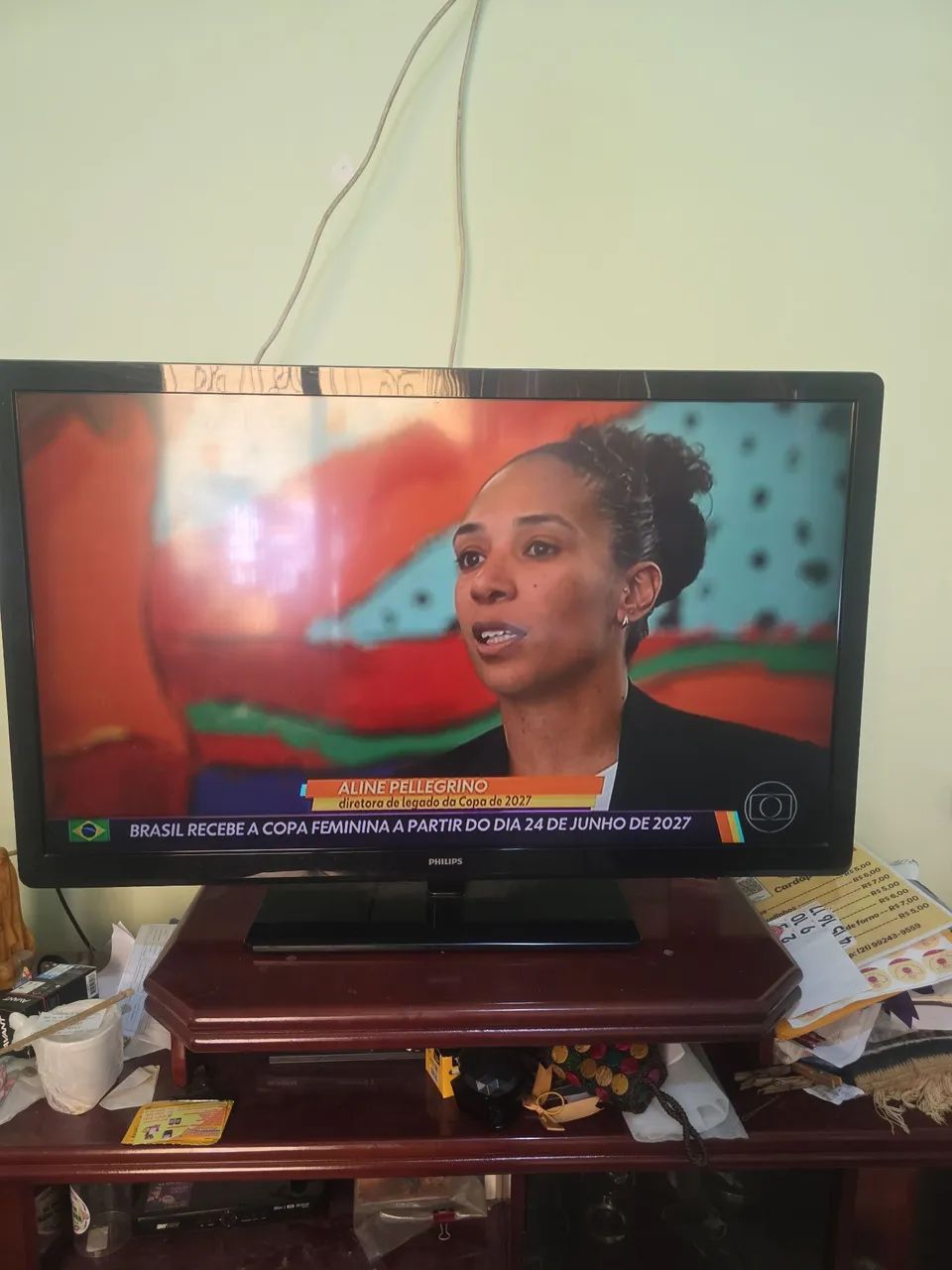 Vendo TV Philips Full HD - Foto 2