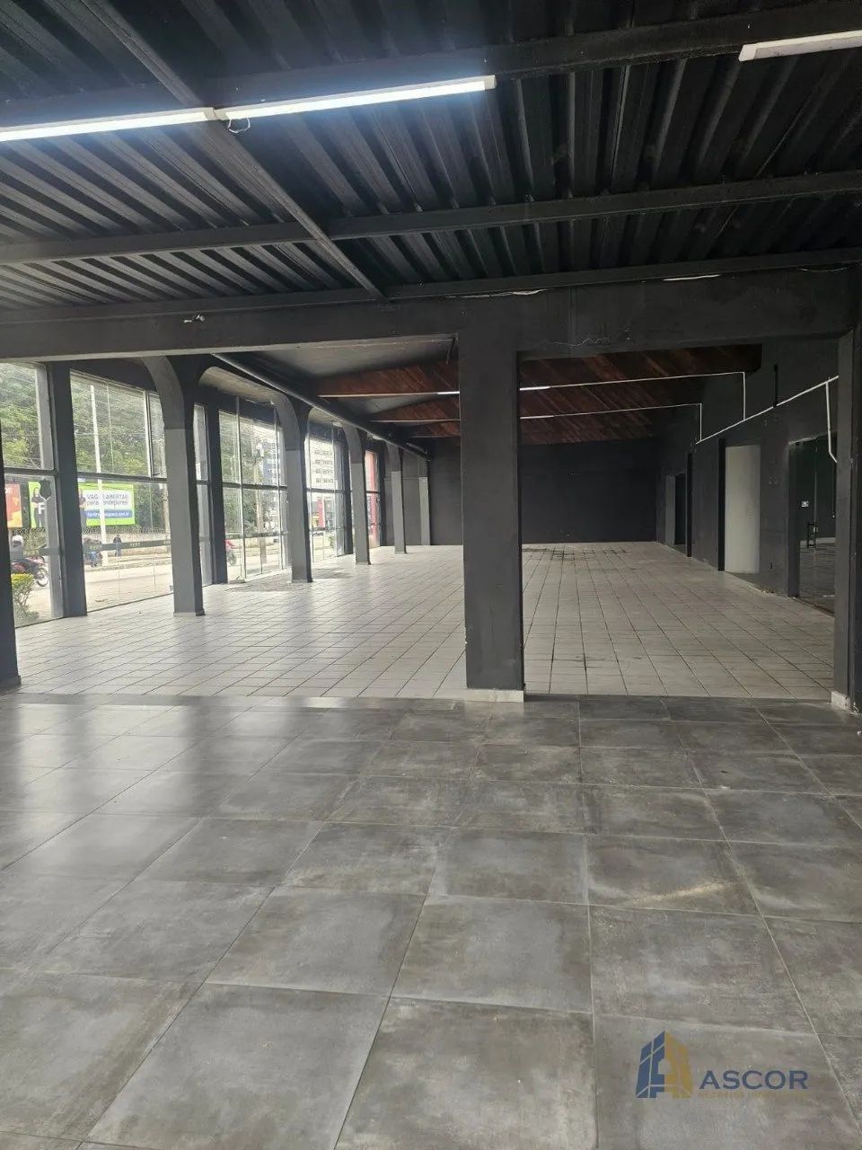 GALPÃO COMERCIAL PARA LOCAÇÃO NA AVENIDA IVO SILVEIRA - FLORIANÓPOLIS - Foto 4