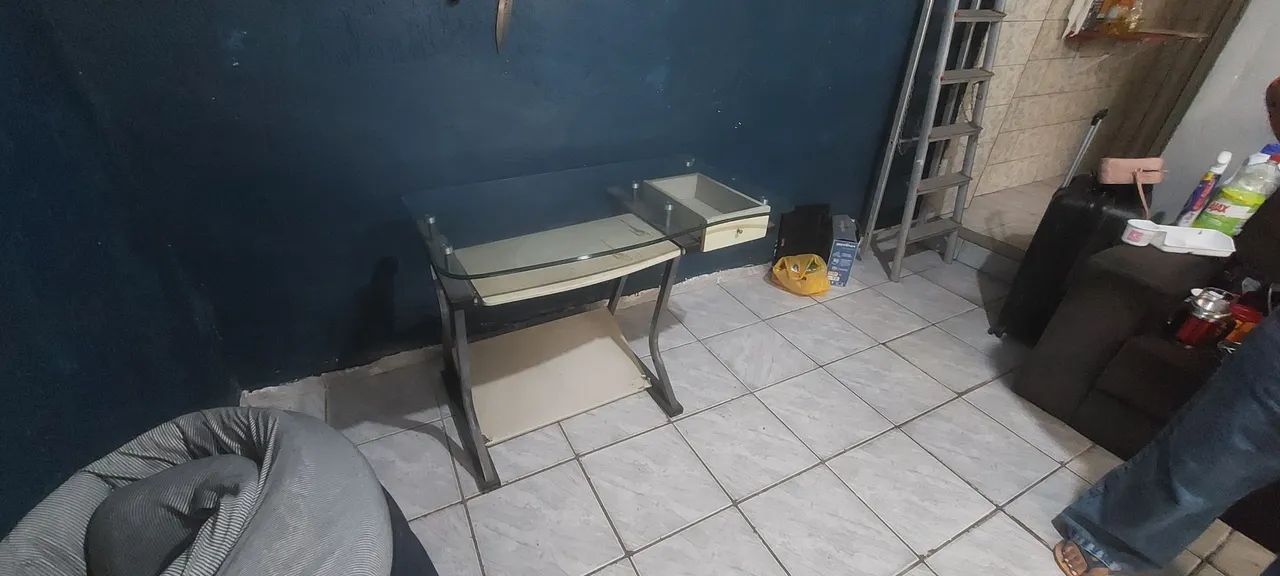 VENDO MESA NOTEBOOK DE VIDRO USADO402625426453975040