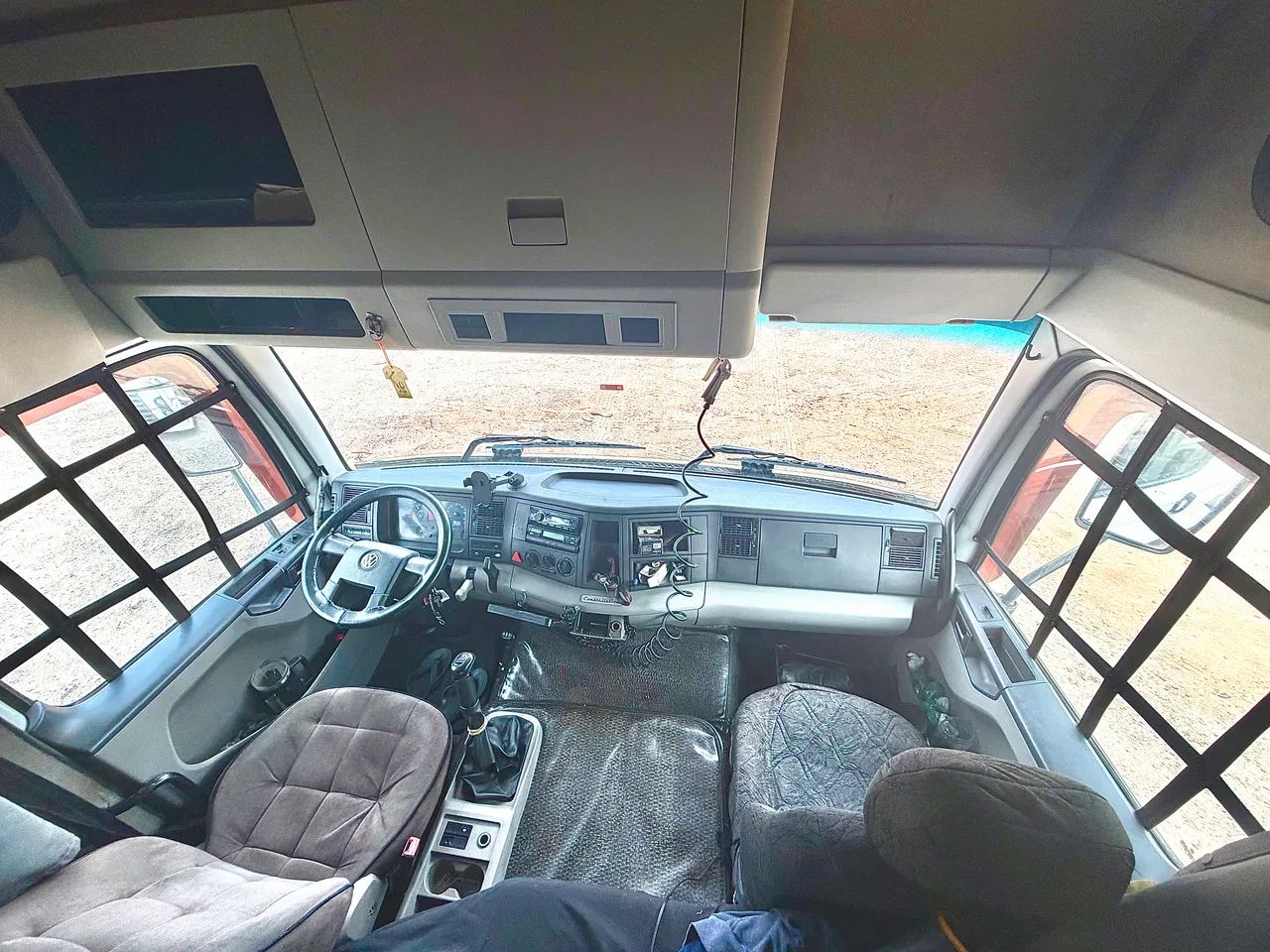 CONSTELATION 25-320 ANO 2012 TRUCK - Foto 4