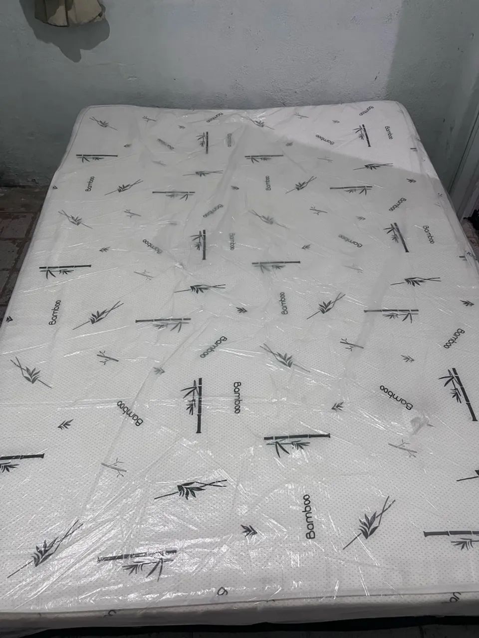 Cama box ortopédica em perfeito estado 5 cm de espuma d28